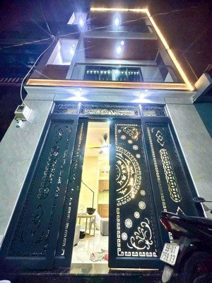 cuối năm định cư chủ bán gấp nhà hậu giang q6 3tầng 42,6m2/ 3tỷ2750 triệu 4pn sổ riêng sang tên.