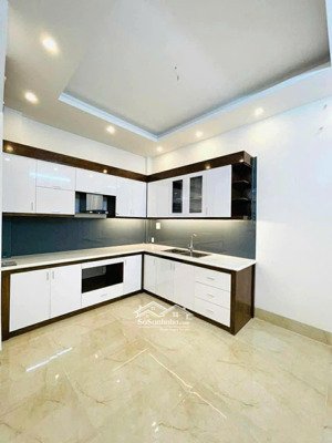 bán nhà cách mặt đường đường lạc long quân 30m. nhà mới xây được 2 năm. oto đỗ ngay đầu ngõ