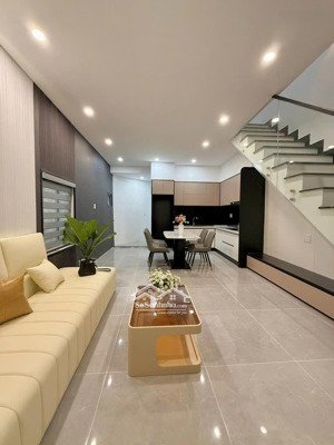 bán nhà 2 tầng lô gốc trưng nữ vương gần sát cầu rồng, kiệt gần mặt tiền chỉ 40m.