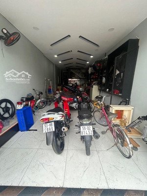 nhà 3 tầng,mặt tiền kinh doanh,đường kinh dương vương,chỉ 8tỉ3, ngay bến xe miền tây.