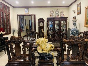 biệt thự thái hà dt: 250m2 rộng 7,5m - sân vườn - gara ô tô - 30m ra phố - ở hay cải tạo toà to