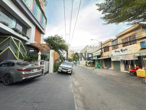 hàng hot! chdv 6 tầng có thang máy - ngay mt đường số 4 gần ga metro - hoàn công chuẩn chỉnh