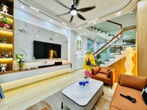 2,45 tỷ bán nhà nguyễn trọng tuyển, phú nhuận - dt: 50m2 - đường 6m - hẻm 1 xẹt - kinh doanh tốt