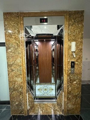 nhà mới, thang máy 12 phòng, cho thuê đỉnh chỉ 16 tỷ.