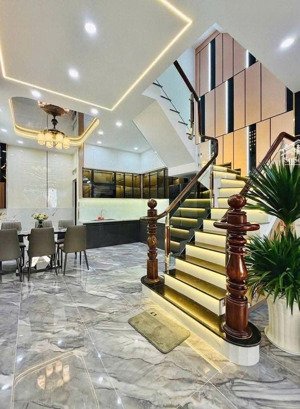 mặt tiền kinh doanh, 96m, chỉ 8,x tỷ, đường thông lê văn việt, nở hậu