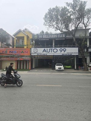 cho thuê nhà mặt phố : lê đức thọ với diện tích rộng, vuông , mặt tiền rộng , vỉa hè to rộng đẹp