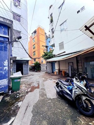 phú nhuận-sát bên hẻm xe hơi huỳnh văn bánh-gần mặt tiền-6.xxt.