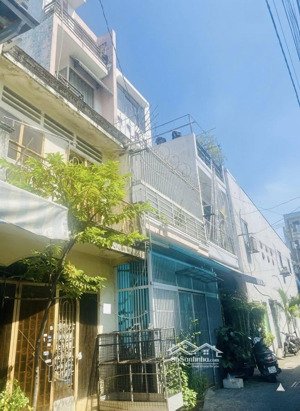 ngay chợ tân hương hxh ngủ nhà sát mặt tiền