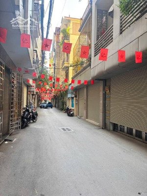 em cần bán căn nhà 13 tỷ ở cầu giấy 5 tầng phố lạc long quân ngõ thông ôtô ghé cửa lh o967o64765