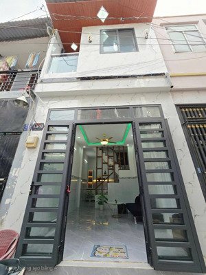 đường xe hơi. dt 3,5x8,5. nhà 2 tầng mới. ngay đường số 4 - kênh nước đen