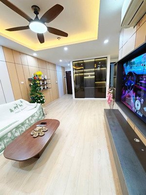 đào tấn, ba đình, bán gấp nhà 67m2, 5 tầng thang máy , ngõ thông, 2 thoáng trước sau . 20.8 tỷ