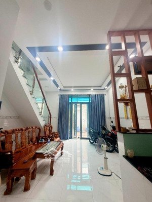 b.án nh.à 2 tầng ngay gò xoài nối dài- 5x8m - đúc btct- hxh - 3pn, 2wc . g.i.á 4tỉ nhỉnh