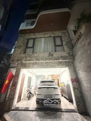 cần tiền bán gấp nhà ngọc lâm cho con nấy tiền đi du học 7.5 tầng, mt5.5m, dt 50m2, ô tô thang máy