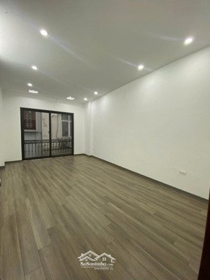 bán nhà ngõ 318 đê la thành đống đa mặt ngõ thông kinh doanh thang máy dt 40m 5 tầng mt 4m 12,2 tỷ