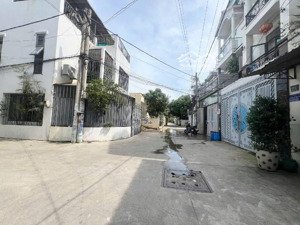 bán nhà kế bên kdc hồng long, đối diện vạn phúc ql13 hiệp bình phước.nhà 3 tầng ,60 m2 , hxh .