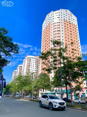 Cần bán gấp siêu phẩm chung cư Vip Cầu Giấy 122m2, 3Pn, lô góc view ngã tư đẹp tặng nội thất xịn