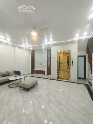 chỉ nhỉnh 9 tỷ sở hữu nhà lõi đống đa, dt: 36m2 x 5 tầng, thang máy ôtô cách nhà 20m- lh 