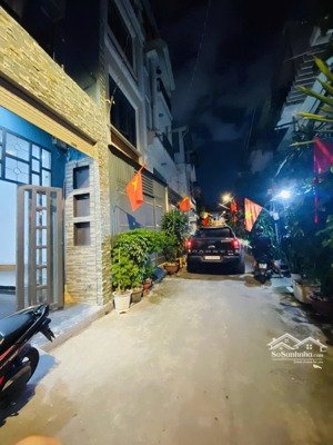 ô tô trước cửa ngay vincom nguyễn xí - 4 tầng btct 3pn - nhà mới đẹp full nội thất - sát mặt tiền