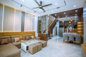 bán gấp nhà 3 tầng, giá tốt nhất, không có căn thứ hai......