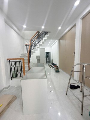 bán nhà mới 100% đường hưng phú . p 9 . q8 . dt : 40m2 . giá nhỉnh : 4 ,5 ty