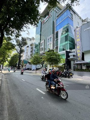 tòa building mt trương định, quận 3. dt 8 x 40m = cn 2.000m2 - hầm - 8 tầng. giá 120 tỷ