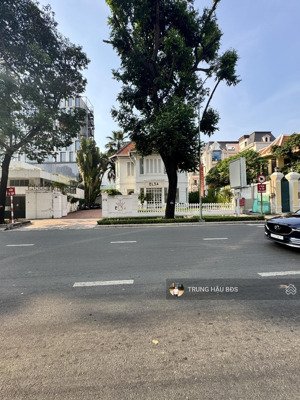 siêu hiếm biệt thự mt võ thị sáu quận 3 - dt 22x25m - cn 530m2 - 3 tầng - hđt 300 triệu - 290 tỷ