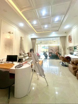 nhà 4 tầng thang máy - đường 12m có lề kdoanh - 4.5x 20m - lê văn quới