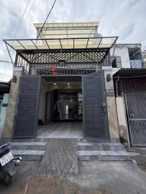 bán nhà diện tích khủng thạnh lộc 41 ngay cao đẳng điện lực quận 12