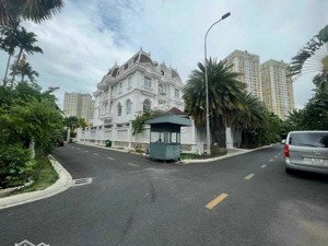 bán biệt thự đường trần quốc thảo, quận 3, dt: 23x30m, 3 lầu thang máy