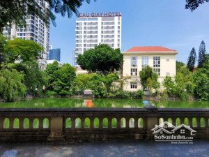 3tầng cũ xây toà building vp ở thuê cực đẹp 141m mtien 8,4m ôtô 16 chỗ vào nhà cạnh hồ 68 cầu giấy