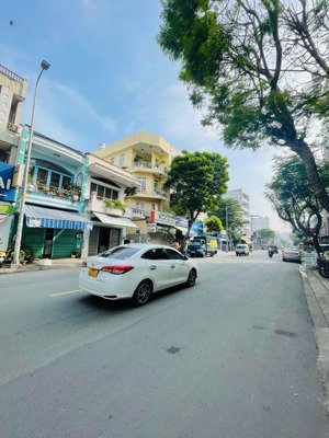 siêu phẩm 4 tầng, 5pn, đường gia phú quận 6 - hẻm xe hơi thẳng tắp - chỉ nhỉnh 5 tỷ