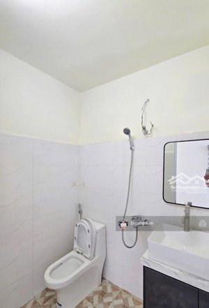 bá.n nhà trần xuân lê ,- chỉ sau lưng nhà mặt tiền. ( 113/5 trần xuân lê )