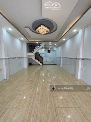 bác sĩ về hưu bán nhà ngay công viên làng hoa