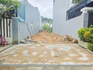 bán đất đường 5m5 đông song võ chí công ngay chung cư fpt