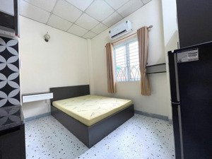 cho thuê phòng đầy đủ nội thất cửa sổ trời ngay khu phan xích long quận phú nhuận