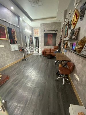 cho thuê cửa hàng mặt phố đông tác (đống đa) - vị trí trc mặt là cổng chợ đông tác + vincom phạm