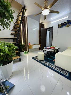 chỉ 2,79 tỷ - tt bạch mai - tầng 2