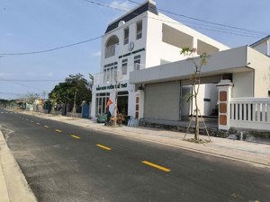 bán 200m2 (ngang 5x40m) mt đường nhựa ủy ban châu pha