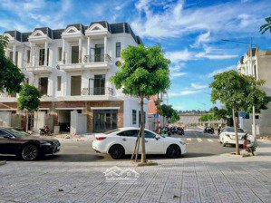 duy nhất 1 căn khu nhà ở hoàng nam 2 nhà xây dựng kiên cố 1 trệt 2 lầu phòng khách rộng