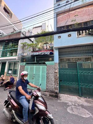 hẻm xe hơi nguyễn đình chiểu,nở hậu,có hẻm sau,được xây 4tầng,khu dân trí, hẻm sạch sẽ