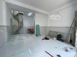 nhà 3 tầng - hẻm 6m thông ra bờ kè (6 x 21m )- doanh thu 30triệu/11 tháng - giá nhỉnh 9 tỷ tl