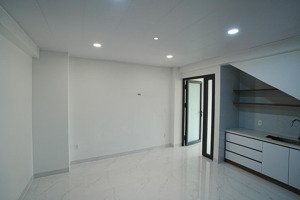 nhà đẹp nội thất gỗ ngay an phú đông hxh cho thuê gấp chỉ 6 tr/tháng, xách valy vào ở ngay