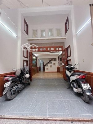 bán nhà tân bình đường ni sư huỳnh liên 5 tầng 45m2 chỉ 6.75 tỷ, lh: 