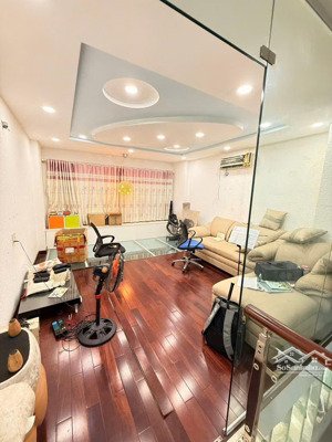 bán gấp nhà hxh nhật tảo - ngay chợ nhật tảo & nguyễn tri phương - 3 lầu - cách mt 20m - giá 12.5t