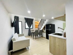 cho thuê chung cư mini quy mô 50 phòng gác cao 2m, ban công thoáng hẻm ô tô cách mạng tháng 8