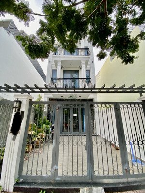 cho thuê nhà 7 phòng ngủ có sân đỗ ô tô khu đô thị hà quang 2 giá 22 triệu /tháng