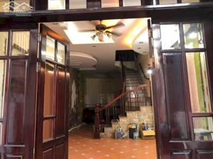 Cần cho thuê nhà riêng phố Quan Hoa, Cầu Giấy 55m x 5T giá 18 triệu Ô TÔ ĐỖ CỬA