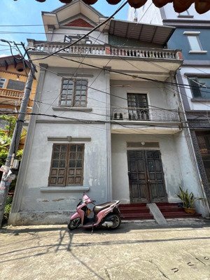 hiếm! bán gấp căn góc 3 tầng ba mặt thoáng, ô tô 7 chỗ vào thoả mái ngay kđt ngô thì nhậm chỉ 10 tỷ