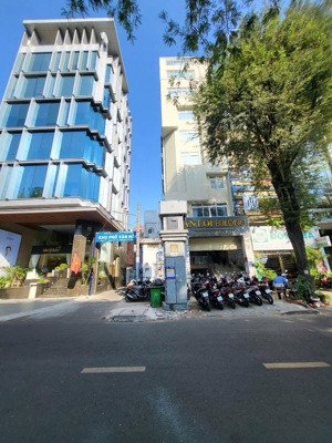 chủ bán nhà góc 3 mặt tiền đường nguyễn văn thủ góc 2 bà trưng.dt:5,1x20m2 giá 85 tỷ.hầm 8 tầng.