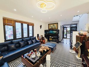 đẹp mê ba đình! 7 tầng thang máy, 5m ra phố, thông kinh doanh, văn phòng, ô tô, full nội thất. 65m